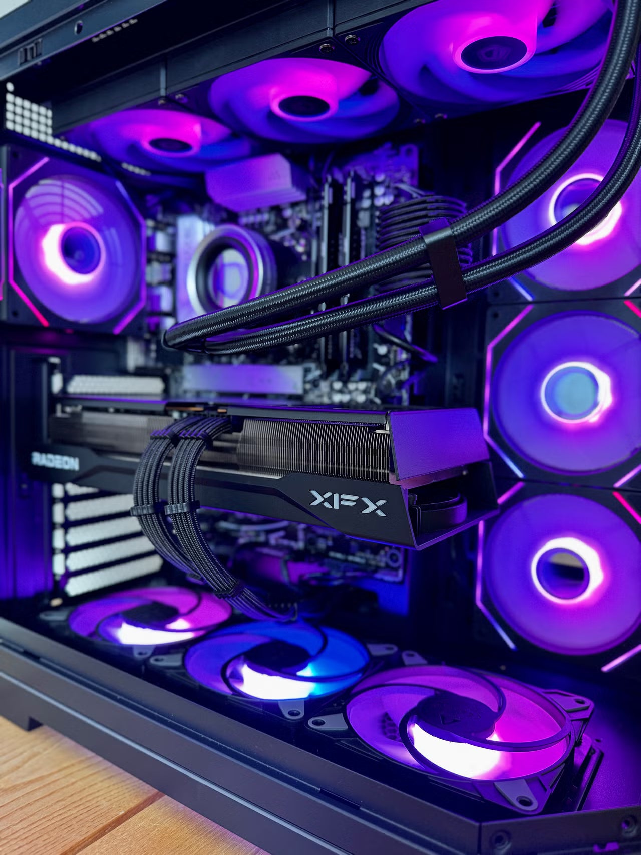 Monster PC — Ryzen 7 9800X3D - RX 9070XT - 32GB RAM - 2TB SSD